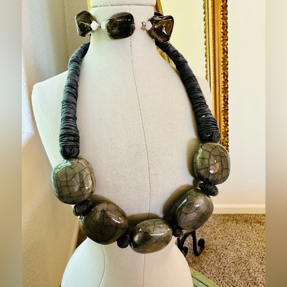 Large Stone Statement Necklace - Picture 5 of 14